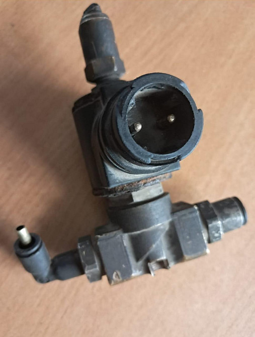 Ищу 5010508325 клапан горного тормоза DCI420 Рено Premium.  - photo 1