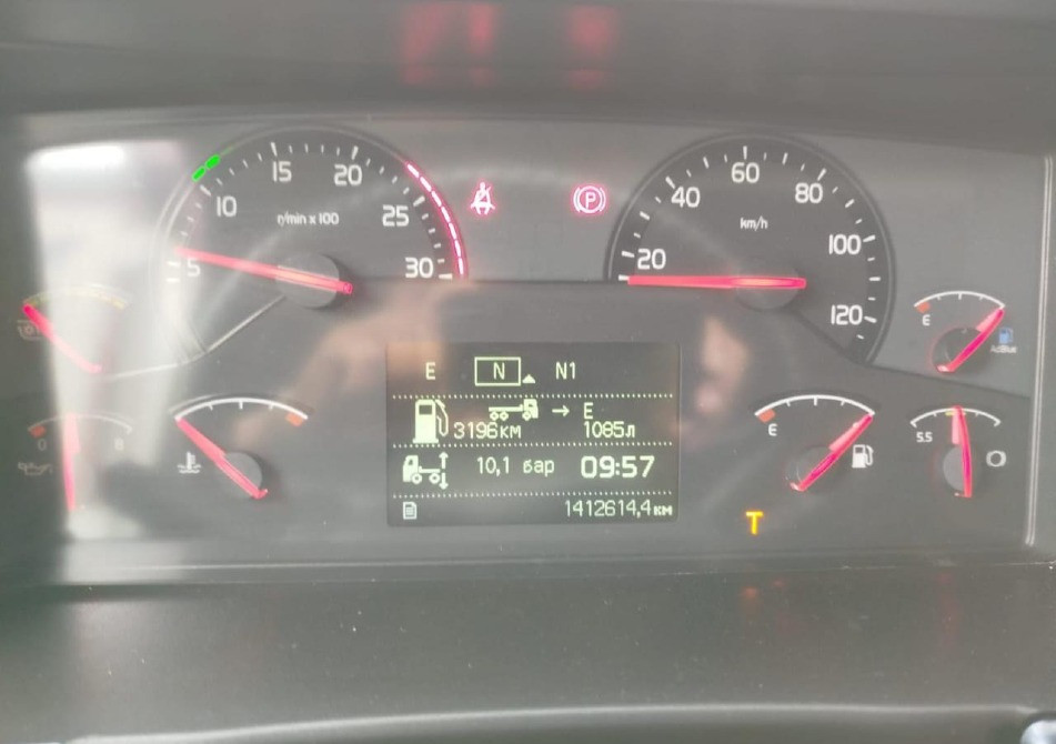 Ищу такую панель приборов на Вольво фш13 механика и холодильник.  - photo 1