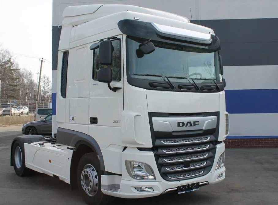 На DAF XF106 куплю солнцезащитный козырек в сборе.  - photo 1