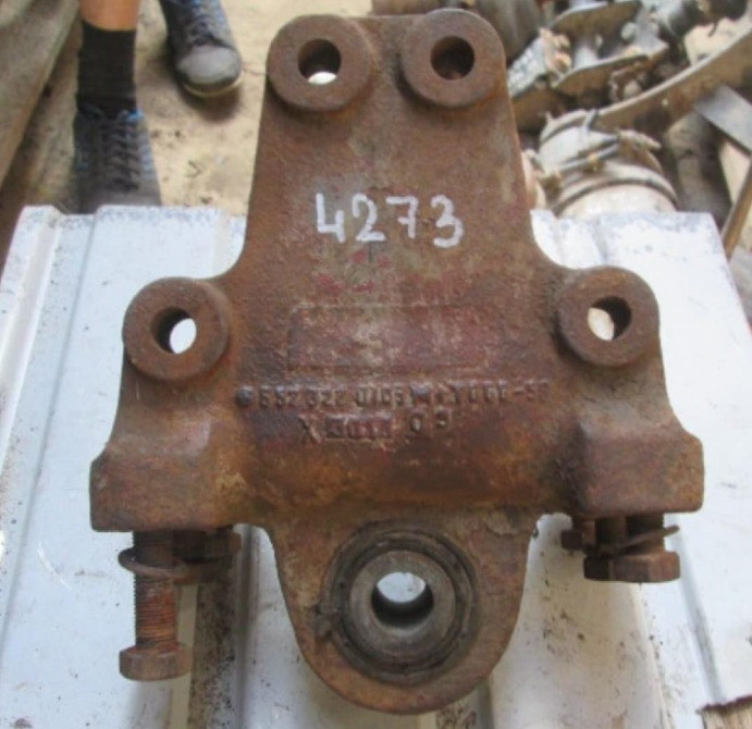 Ищу 6523220103 кронштейн крепления передней рессоры старенький Mercedes.  - photo 1