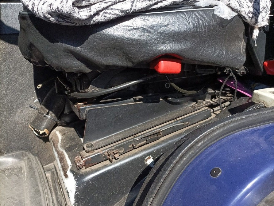 Ищу сиденье водительской Volvo FL.  - photo 1