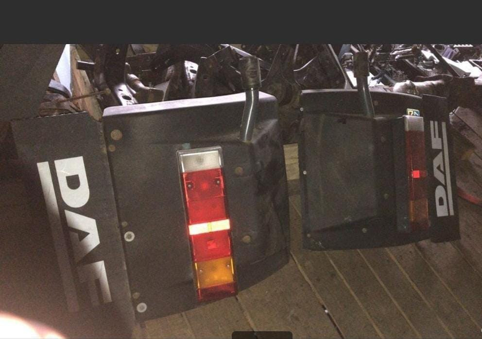 Ищу задние части задних крыльев DAF XF95.  - photo 1