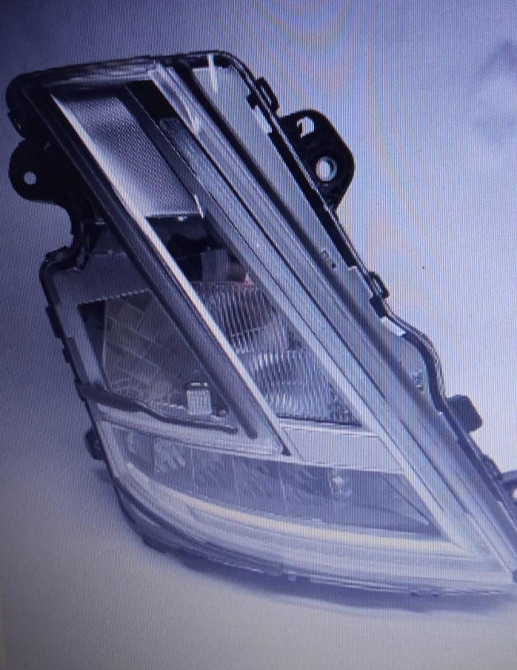 Куплю 24056510 фару правую на Вольво, за адекватные деньги.  - photo 1