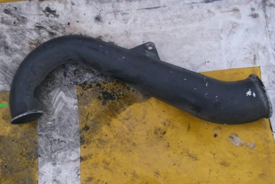 Нужен 1381254 патрубок интеркулера Scania 4.  - photo 1