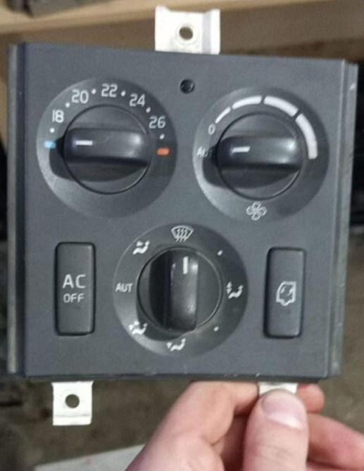 Ищу блок управления печки Volvo FH13.  - photo 1