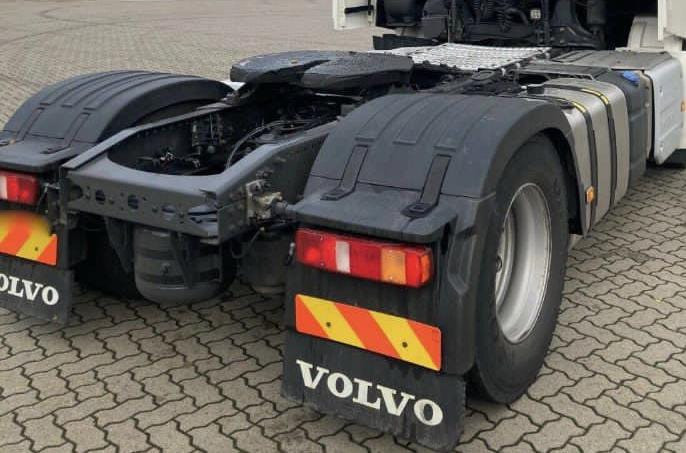 Ищу комплект задних крыльев на Вольво фш4., оригинал б/у.  - photo 1