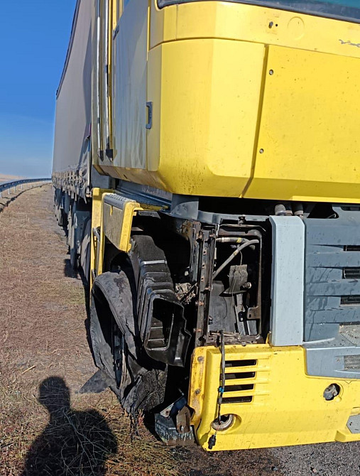 На RENAULT MAGNUM DXI13 2007 года нужны : 1. угол правый 2. фара правая 3. ⁠туманка правая 4. ⁠кор  - photo 1