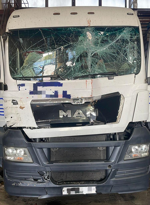 Ищу кабину MAN TGX высокую, без спойлеров и блоков, 2 поколение, цвет желательно белый, под механику  - photo 1