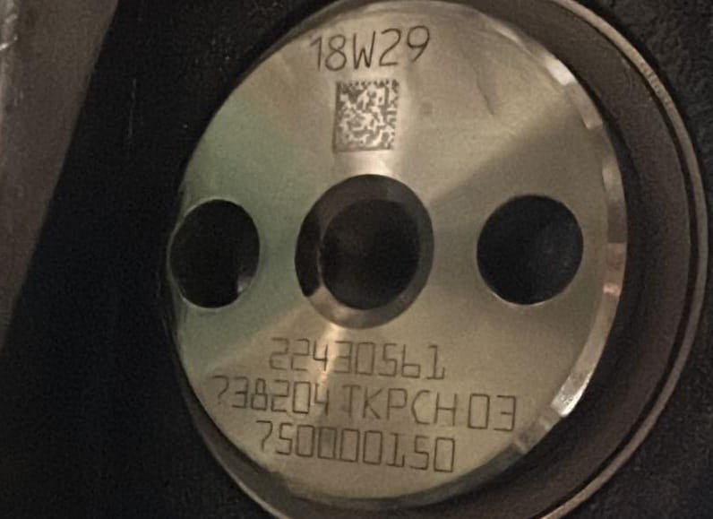 Нужен 22430561 распредвал Volvo, не восстановленный.  - photo 1