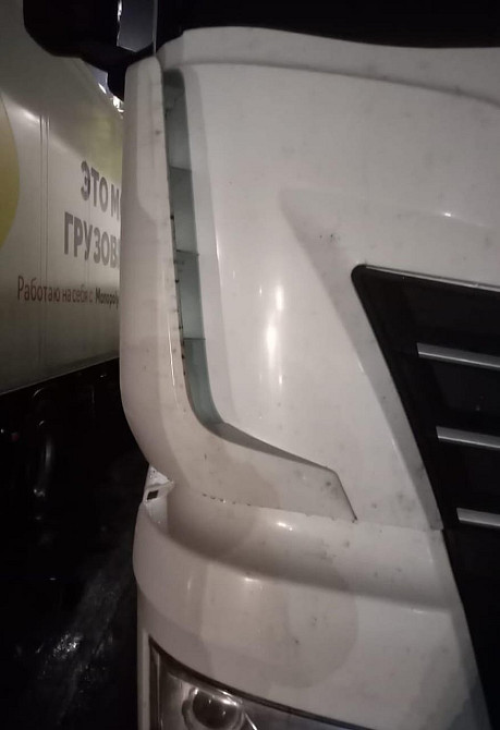 Ищу правый дифлектор капота/ угол капота КамАЗ К5.  - photo 1