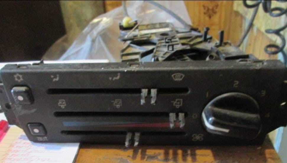 Ищу 3092033 блок управления печкой Volvo FH12.  - photo 1