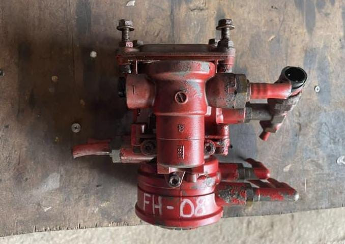 Ищу кран управления прицепом Вольво фш12, 20456422.  - photo 1