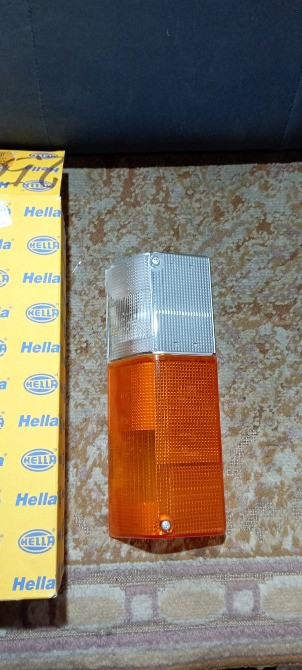 Рассеиватель поворотника правого HELLA для Volvo F10 F12 Kaliningrad - photo 1