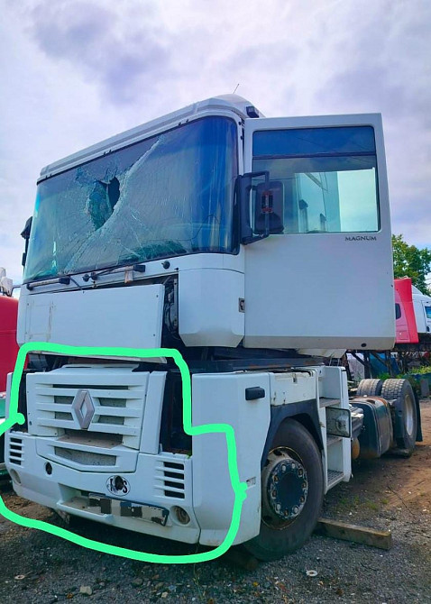 На Рено Магнум DXI нужен бампер и решётка.  - photo 1