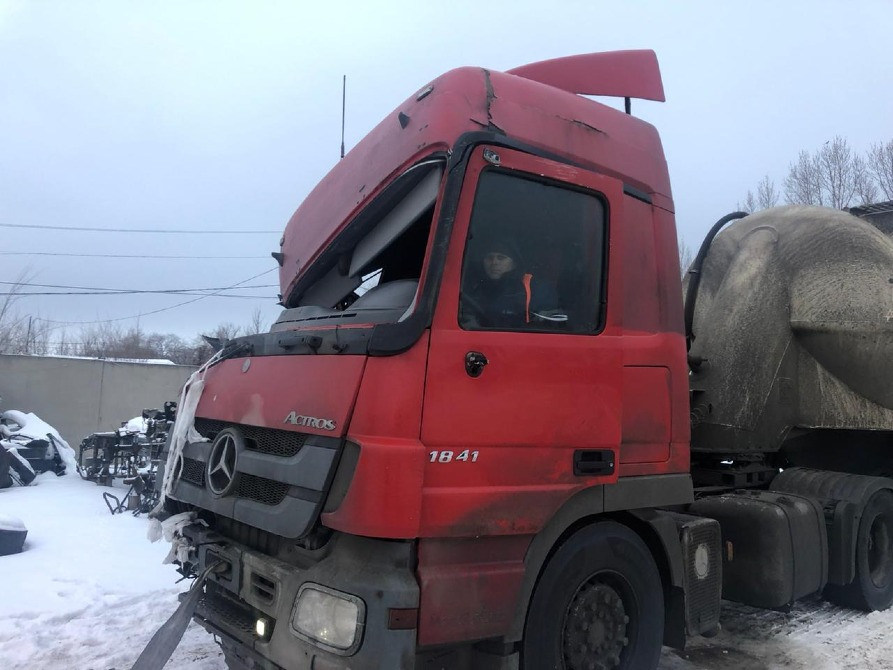 Ищу кабину на Мерс Актрос автомат 2011г. пол кривой. Вся Россия - изображение 1