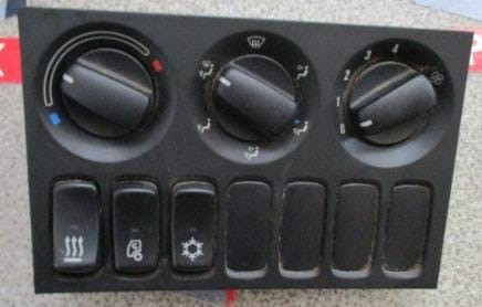 Ищу панель управления отопителем 1797411 Скания, с НДС. Вся Россия - изображение 1