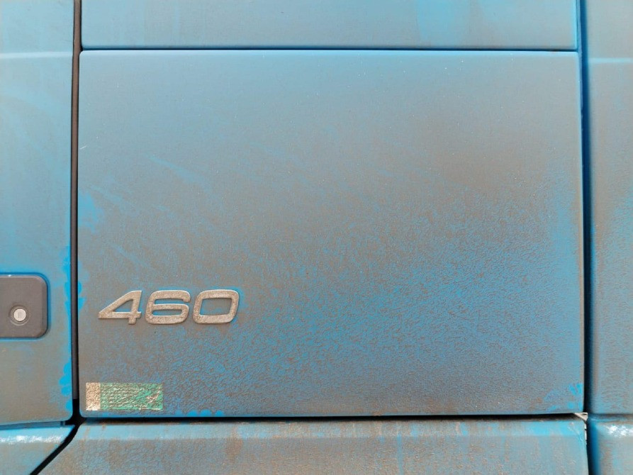 Ищу крышку инструментального ящика Volvo FH13.  - photo 1