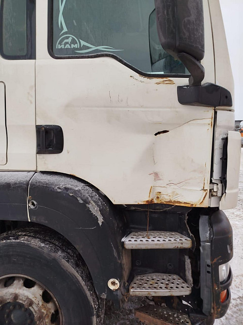 На MAN TGS нужны : 81615100884 подножка правая; 81626004132 дверь правая; 81611100068 дефлектор прав Вся Россия - изображение 1