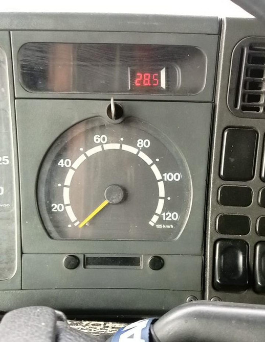 Ищу спидометр панели приборов Scania 4 series.  - photo 1
