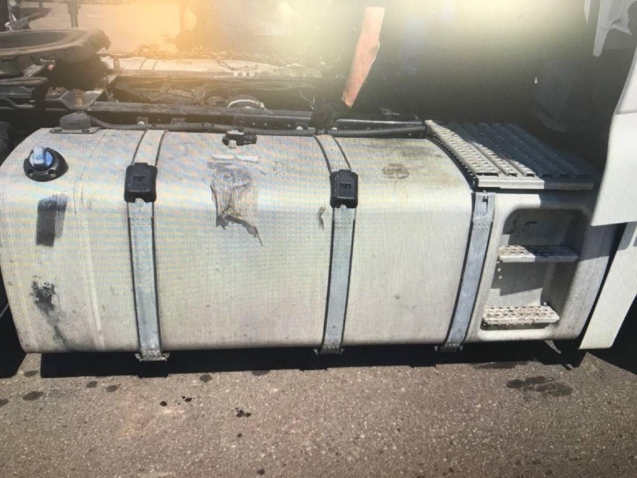 Ищу бак 800л Man TGX 2020г. с забором мочевины сверху (как на фото).  - photo 1