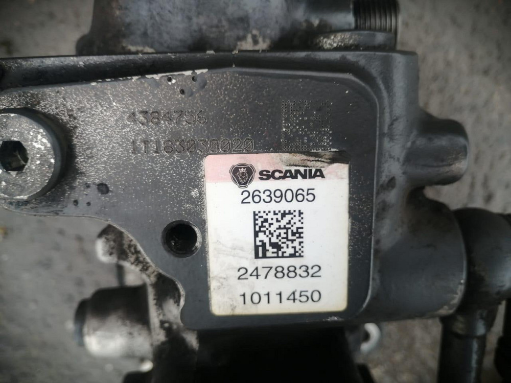 Ищу насос Scania.  - photo 1