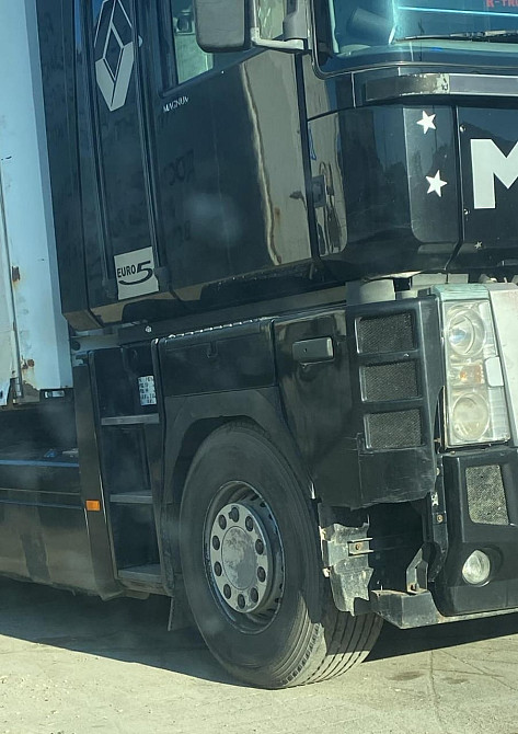 Нужен угол бампера и фары левая/правая на Рено Магнум 2012 года. Вся Россия - изображение 1