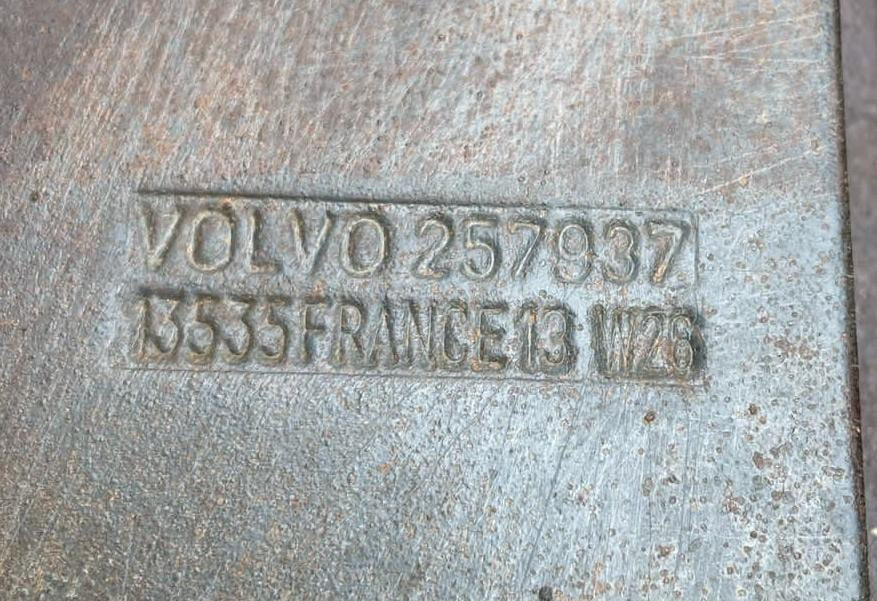 На Volvo FM 2013 год тягач 6*4 куплю рессору 3-х листовую в сборе 257937. Вся Россия - изображение 1