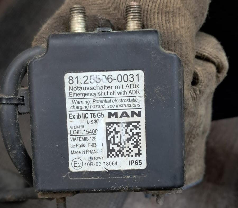 Нужен 81255060031 аварийный выключатель Man Tgx, Tgs, Tgm. Вся Россия - изображение 1