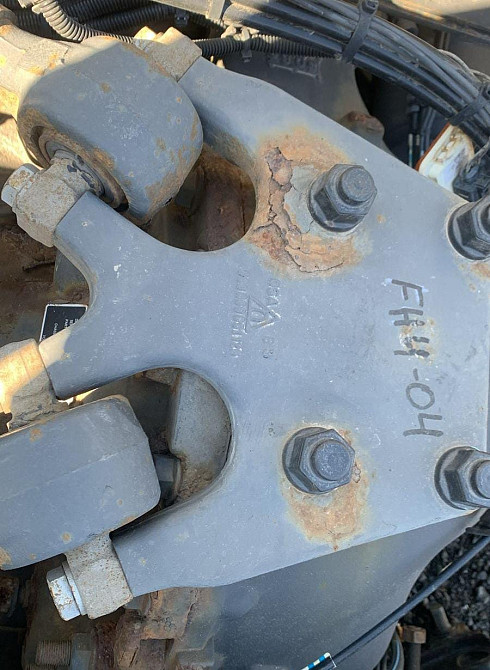 Нужен 20453119 кронштейн реактивной тяги Volvo FH4.  - photo 1