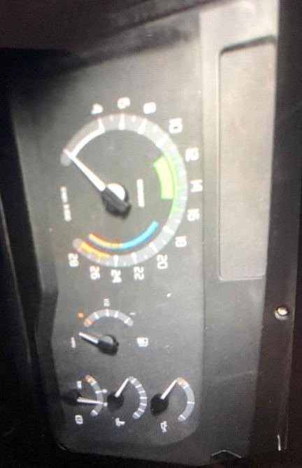 Ищу панель приборов Рено Премиум.  - photo 1