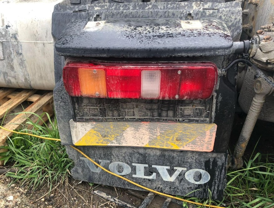 Ищу именно такие 2 задних крыла Вольво FH, без кронштейнов с фонарями. Вся Россия - изображение 1