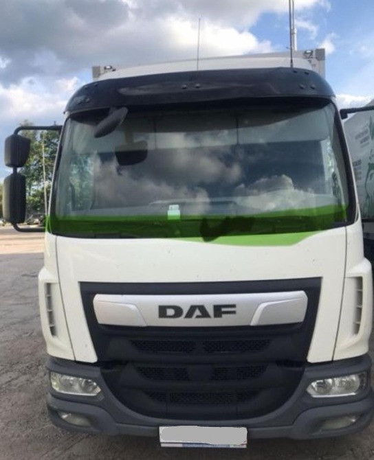 На DAF LF45 2020г. куплю : 1.Капот и дефлектор левый и правый евро 6. 2.Накладку на трапецию дворник  - photo 1