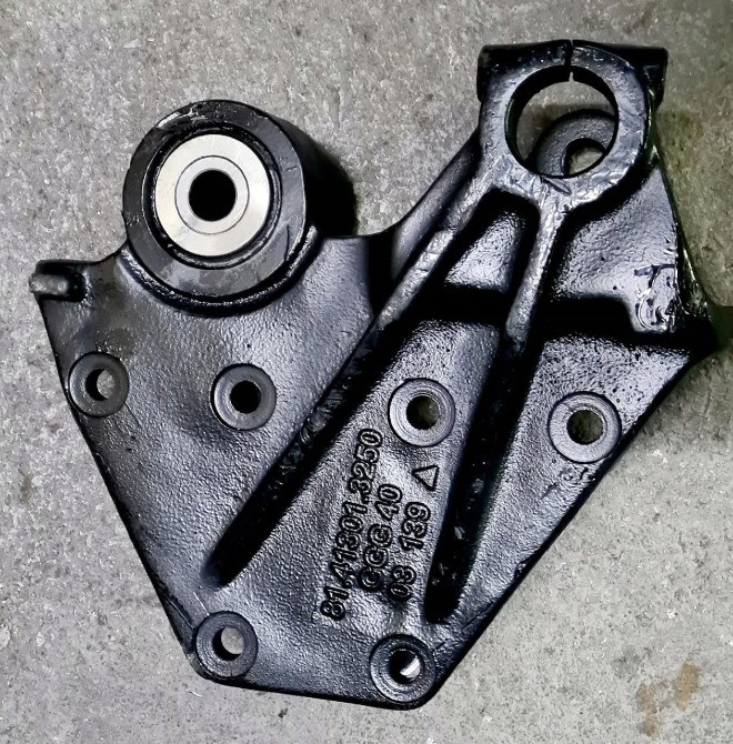 Нужен 81413013250 задний кронштейн для передней рессоры MAN.  - photo 1