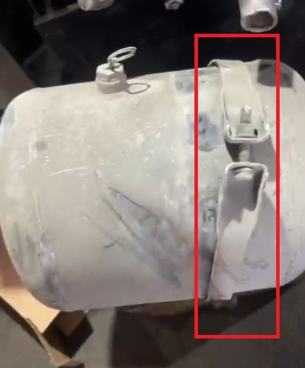 На Мерседес Актрос WDB9340331L647497 ищу хомут A0004321321 и кардан A6564109502.  - photo 1