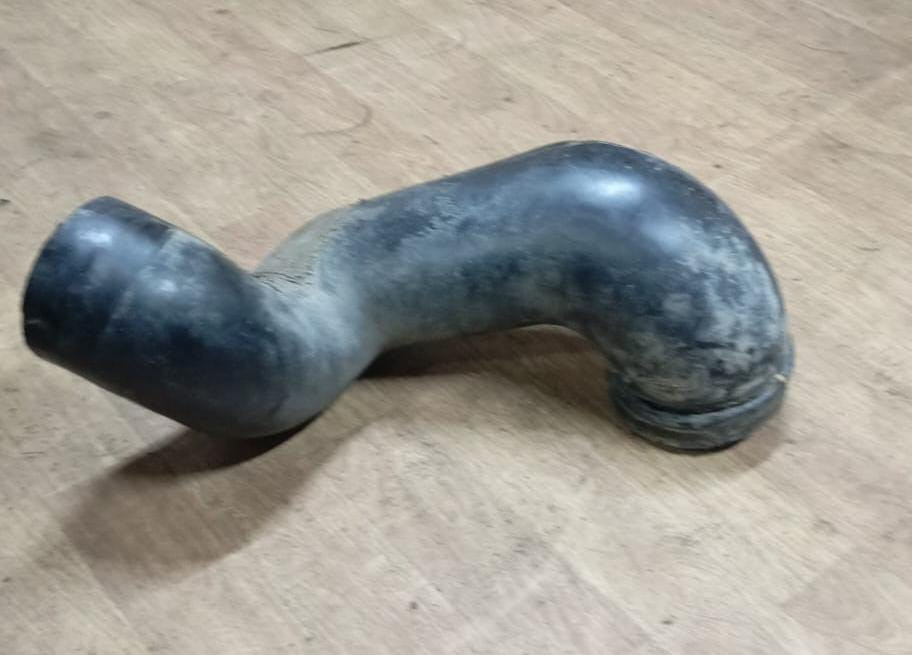 Нужен 81082010168 патрубок воздушного фильтра MAN.  - photo 1