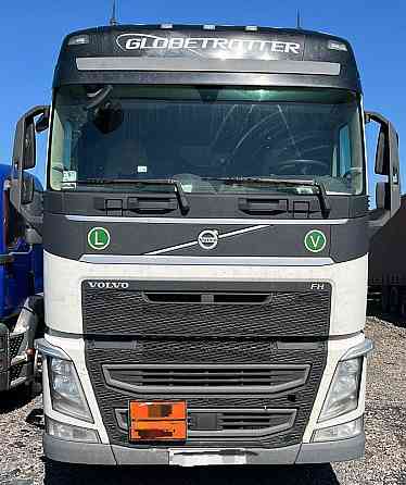На Volvo FH4 ищу: жабо дворников, стойку зеркала левая в сборе, козырек солнцезащитный (на кабине ко 