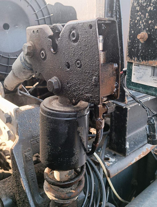 Нужен замок кабины левый DAF.  - photo 1