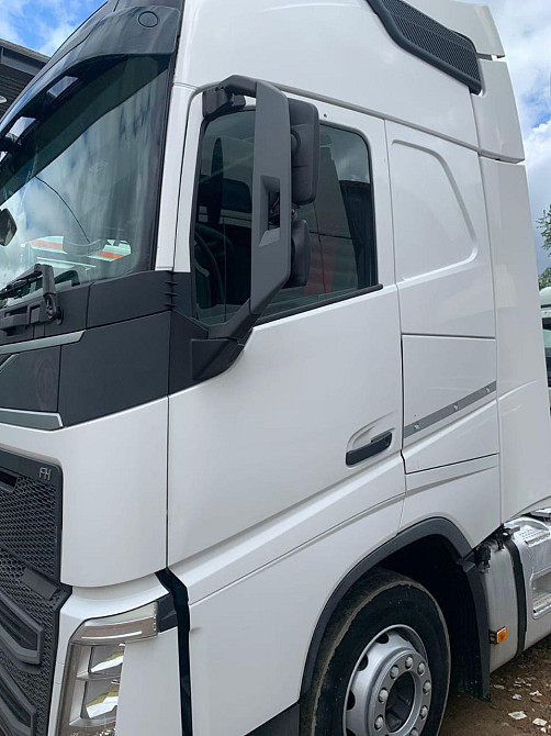 Ищу дверь левую в сборе Volvo FH4 (обычный тягач 4х2).  - photo 1