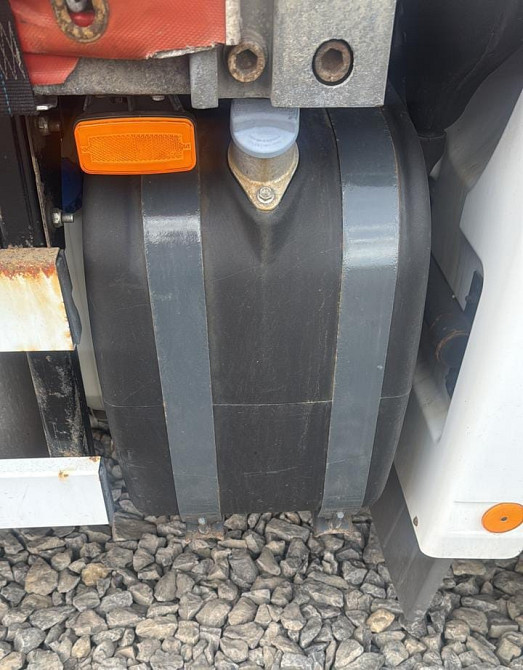 Ищу такой бачок с креплениями Мерседес.  - photo 1