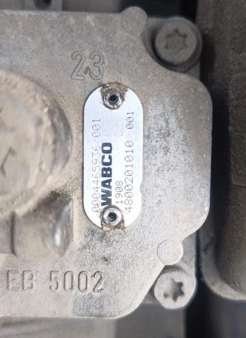 Нужен 0004465936 главный тормозной кран Мерседес AXOR.  - photo 1