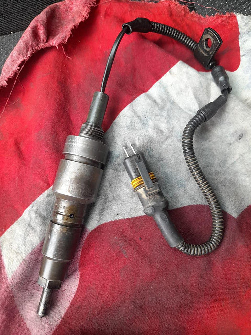 Нужна 0432191417 форсунка топливная (с датчиком движения иглы) на MAN.  - photo 1