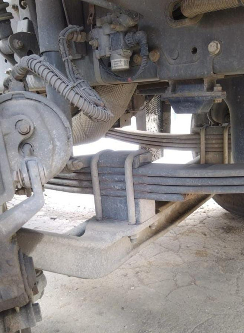 На Ситрак C7H нужна передняя рессора 4х листовая или нижний лист.  - photo 1