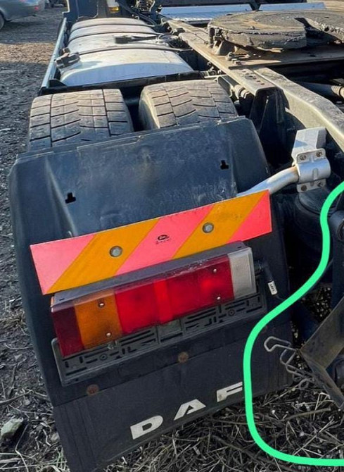 На DAF 105 нужны задние фонари старого образца, строго Оригинал! Правый и левый.  - photo 1