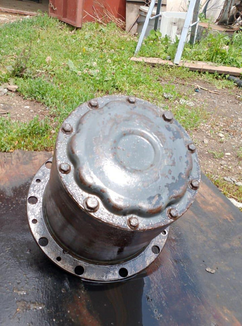 Ищу бортовой редуктор на 4-х осный МАN, целиком с внутренностями, с водительской стороны.  - photo 1