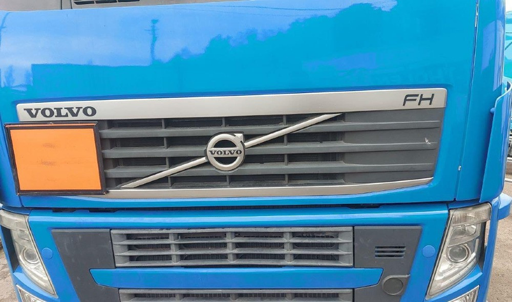 Нужен хром и эмблема на капот Volvo FH.  - photo 1