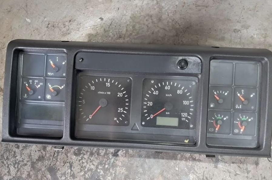 Ищу щиток Приборов Volvo fh12.  - photo 1