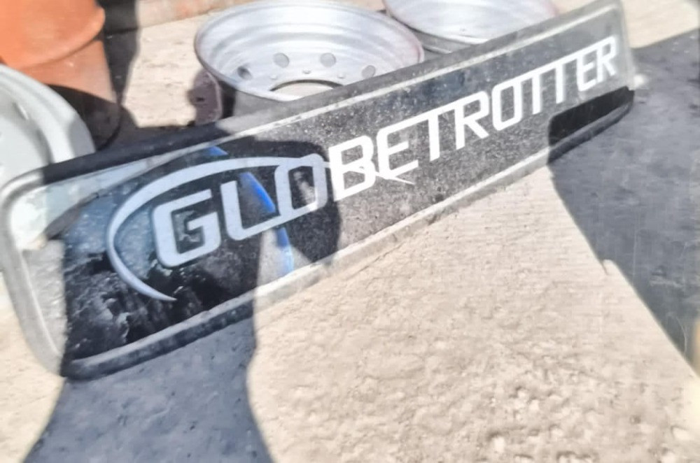 Ищу стекло в крышу Volvo FH.  - photo 1