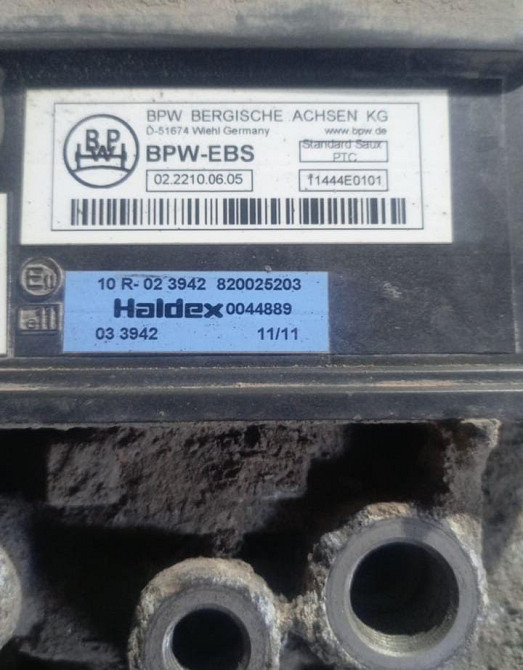 Ищу 820025203 блок управления тормозной системой прицепа.  - photo 1