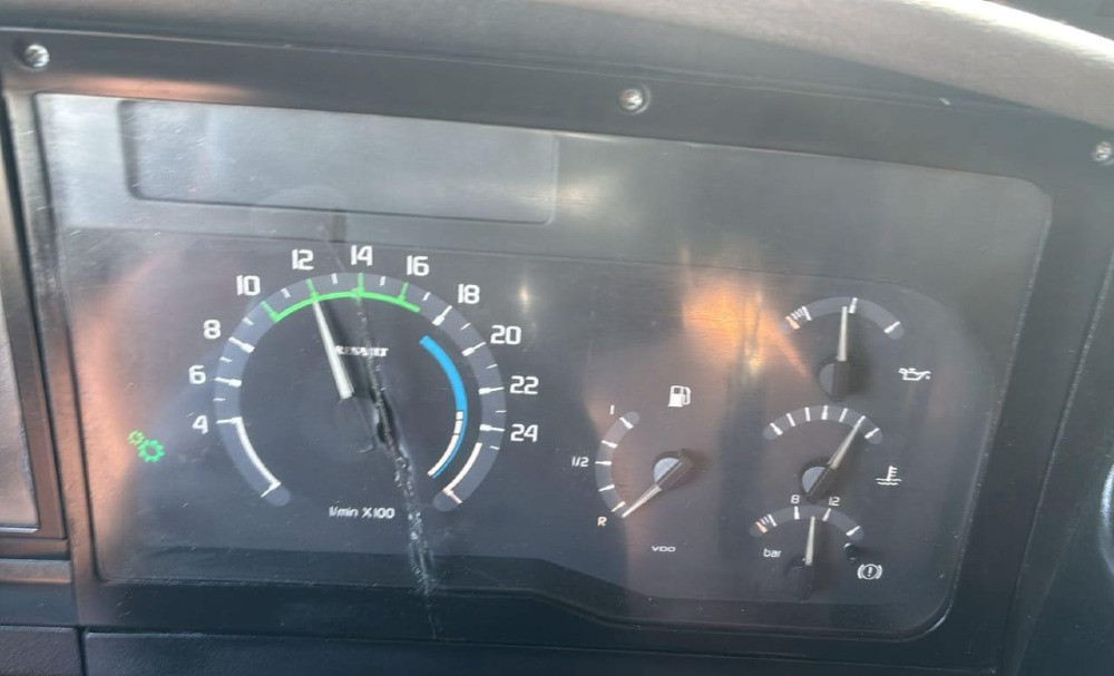 Ищу панель приборов Рено Магнум 2000 год.  - photo 1