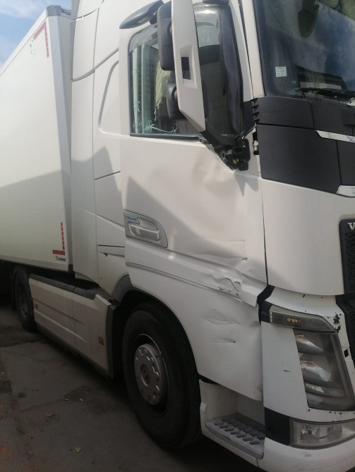 Нужна правая дверь Volvo 2017 год.  - photo 1